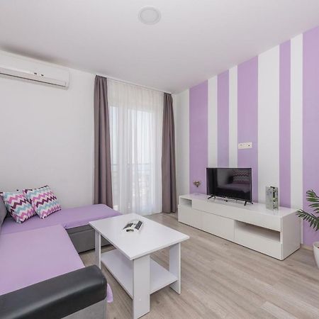 Apartments Nataly With Free Parking Макарска Екстериор снимка